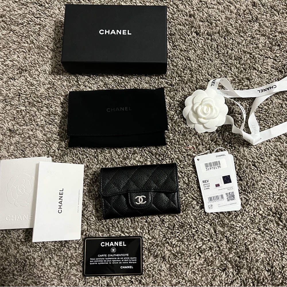 Black caviar chanel card holder wallet silver hardware